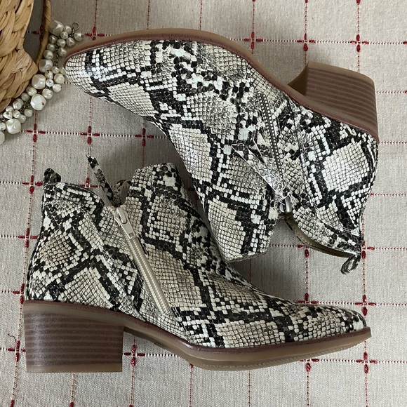 MIA “Auden” Snakeskin Embossed Ankle Boots Almond Toe Sz 7.5 Bootie NWOB - Picture 7 of 7